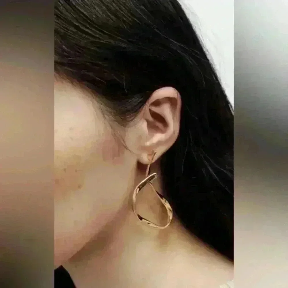 🔥🔥zara Asymmetric Gold earrings